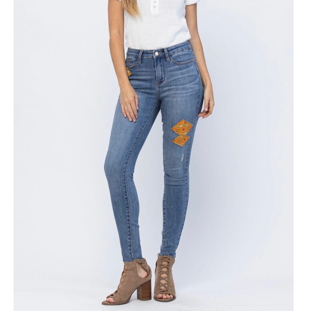 JUDY BLUE MID-RISE 70'S PATCH SKINNY JEANS